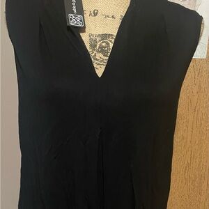 Black sleeveless top size XL